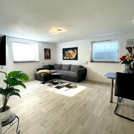 Robinshomes-weddel Apartment